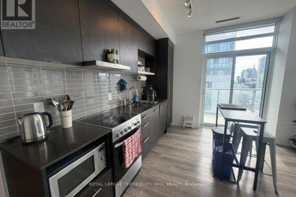 Kitchen - Ph11 - 365 Church Street, Toronto, ON M5B0B5 Photo 3