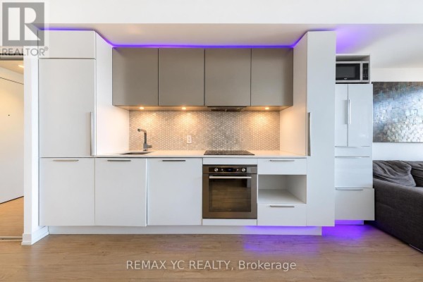 Den - Ph11 - 85 Wood Street, Toronto, ON M4Y0E8 Photo 5
