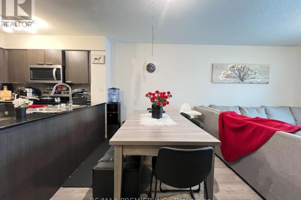Kitchen - Ph12 - 2150 Lawrence Avenue E, Toronto, ON M1R3A7 Photo 5