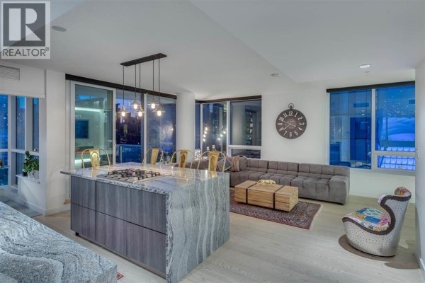 Ph2015 68 Smithe Street, Vancouver, BC, photo 2