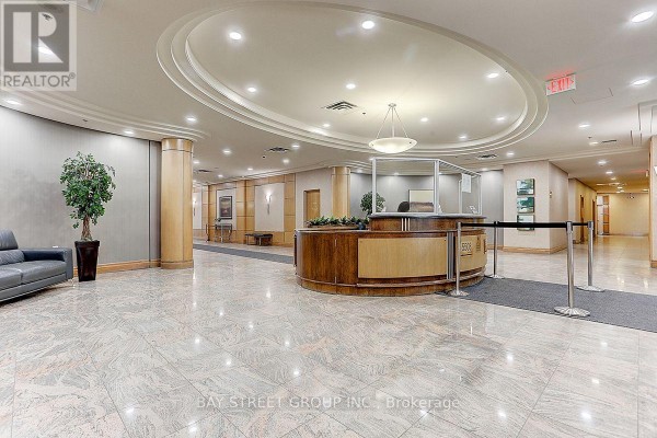 Kitchen - Ph3 - 5500 Yonge Street, Toronto, ON M2N7L1 Photo 3
