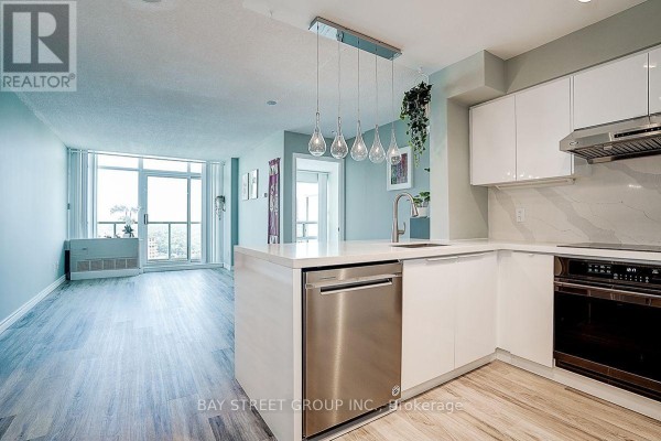 Primary Bedroom - Ph3 - 5500 Yonge Street, Toronto, ON M2N7L1 Photo 4
