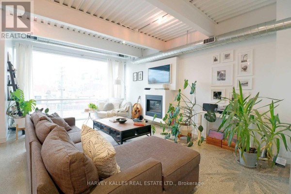Kitchen - Ph3a - 214 Bathurst Street, Toronto, ON M5T2R9 Photo 3