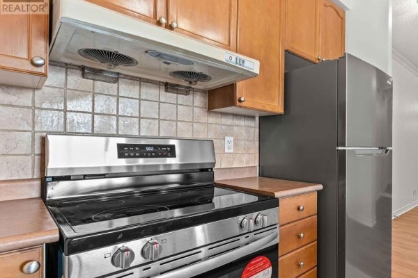 Kitchen - Ph42 - 18 Mondeo Drive, Toronto, ON M1P5C8 Photo 5