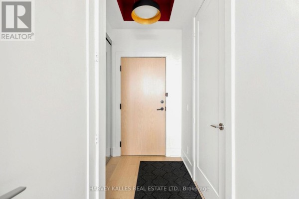 Kitchenette area with a stone island, bar stools, and city view. - Ph6 - 1 Belsize Drive, Toronto