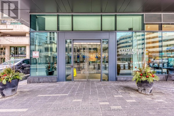 Primary Bedroom - Ph608 - 770 Bay Street, Toronto, ON M5G1N6 Photo 4