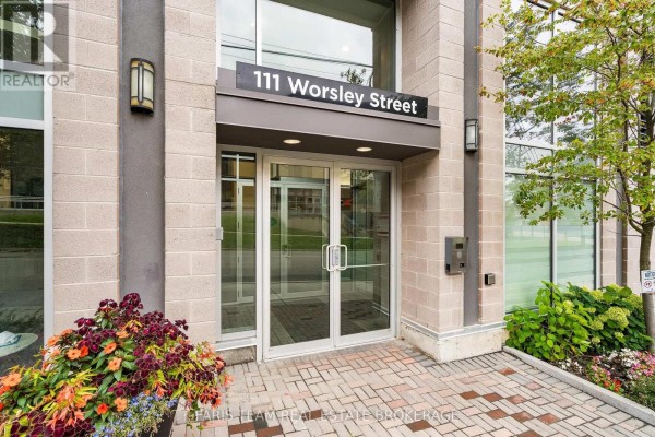 Den - Ph7 - 111 Worsley Street, Barrie, ON L4M5R5 Photo 4