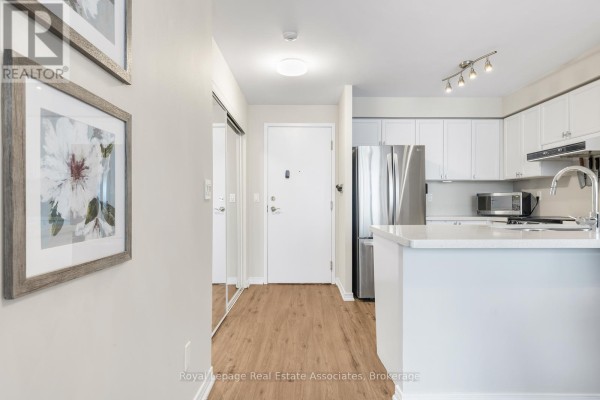 Primary Bedroom - Ph7 - 2565 Erin Centre Boulevard, Mississauga, ON L5M6Z8 Photo 4