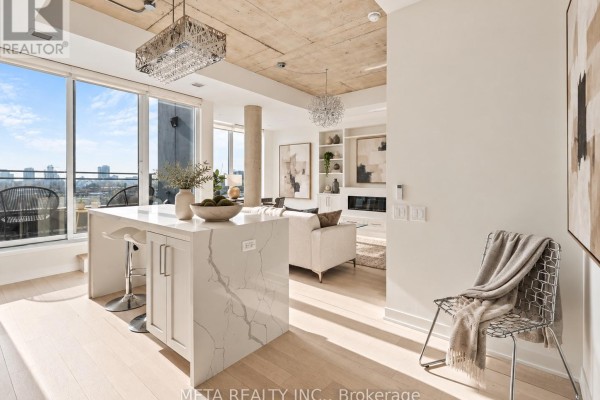 Living room - Ph703 - 130 Rusholme Road, Toronto, ON M6H2Y7 Photo 3