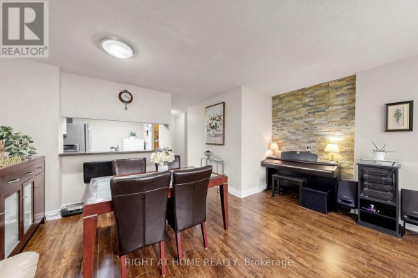 Living room - Ph9 - 300 Webb Drive, Mississauga, ON L5B3W3 Photo 2