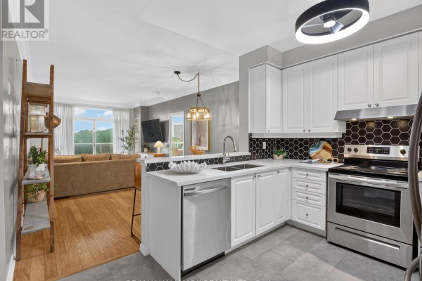 Dining room - Ph918 - 3650 Kingston Road, Toronto, ON M1M3X9 Photo 2