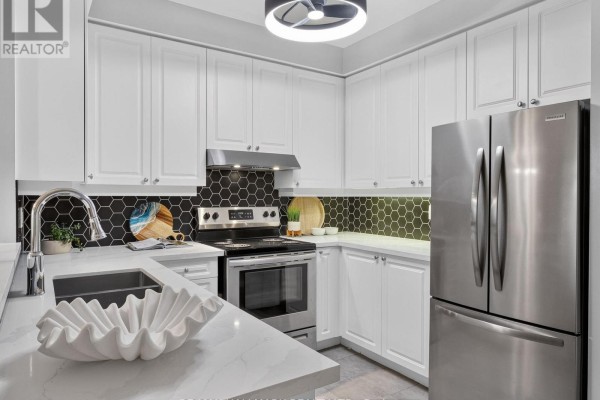 Kitchen - Ph918 - 3650 Kingston Road, Toronto, ON M1M3X9 Photo 5