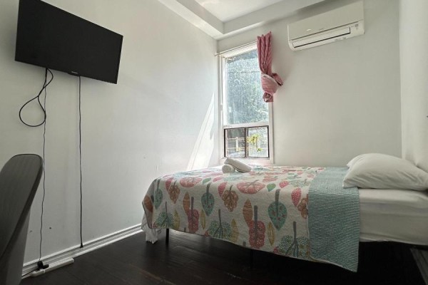 Pretty Bedroom Main Floor - 3 Pembroke St Street, Toronto, ON M5A2N6 Photo 5