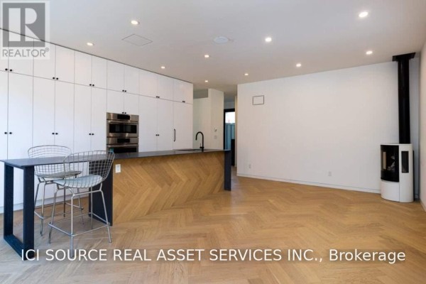 R - 60 Jones Avenue, Toronto, ON M4M2Z8 Photo 3
