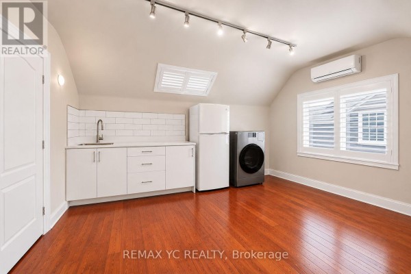 R1 - 99 Sheppard Avenue E, Toronto, ON M2N3A3 Photo 3