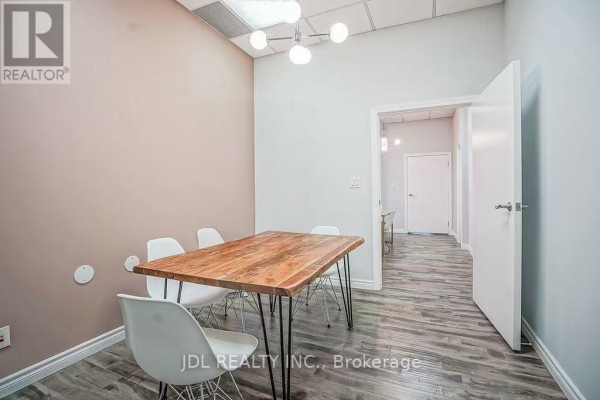 R1a - 925 Bay Street, Toronto, ON M5S3L4 Photo 5