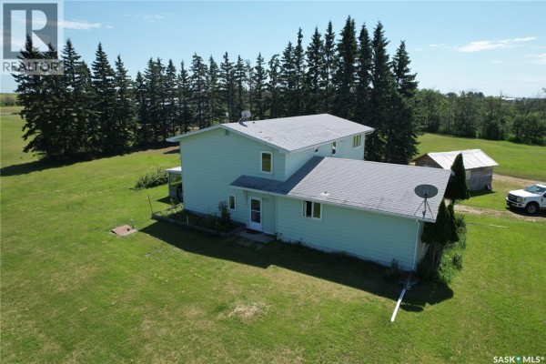 Living room - Raymore Acreage Hwy #6, Mount Hope Rm No  279, SK S0A3S0 Photo 2