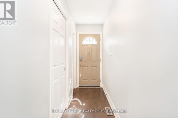 Bedroom 3 - Rear - 2844 Kingsberry Crescent, Mississauga, ON L5B2K9 Photo 5