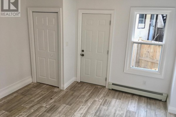 Bathroom - Rear Unit - 163 Welland Avenue, St  Catharines, ON L2R2N9 Photo 3