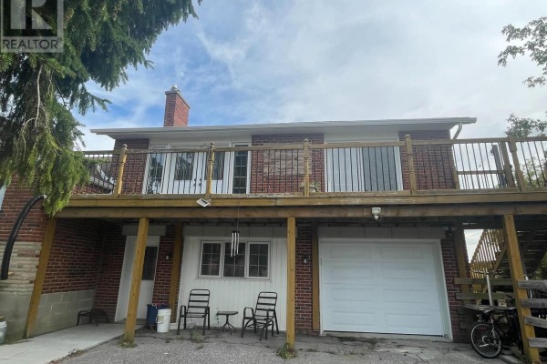 Living room - Residence Primary Unit/b - 20215 Woodbine Avenue, East Gwillimbury, ON L0G1R0 Photo 3