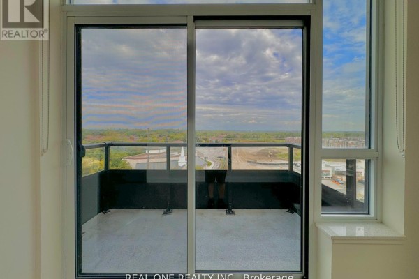 Rg22 - 25 Water Walk Drive, Markham, ON, photo 2