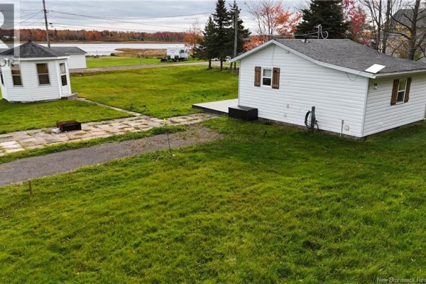 Living room - Riverfront Lane, Grand Barachois, NB E4P8P4 Photo 4