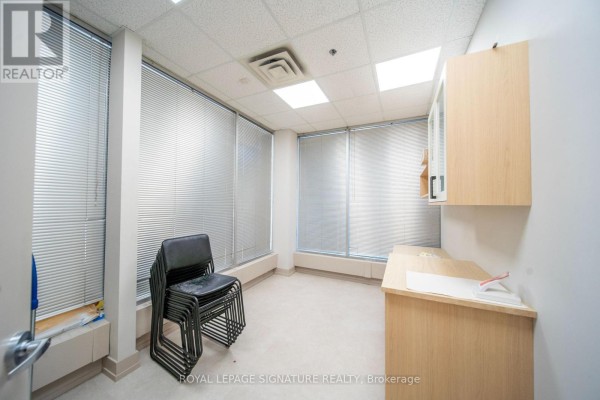Rm1-4 106 - 55 Town Centre Court, Toronto, ON M1P4X4 Photo 4