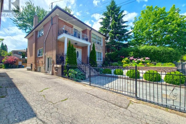 Room # 4 - 8 Medford Avenue, Toronto, ON, photo 2
