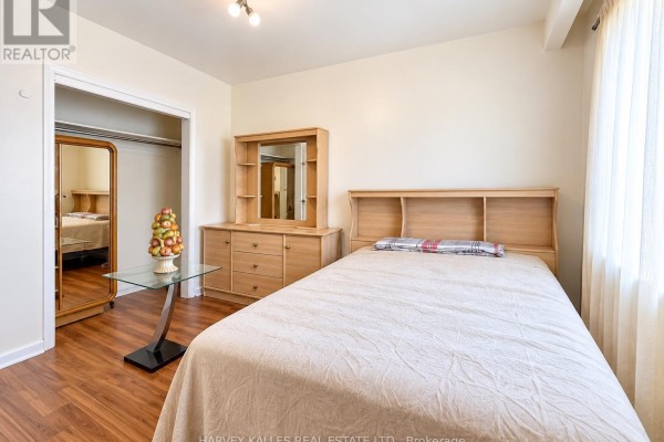Room # 4 - 8 Medford Avenue, Toronto, ON, photo 3
