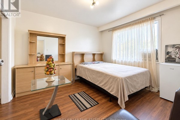 Room # 4 - 8 Medford Avenue, Toronto, ON M1L4G2 Photo 5