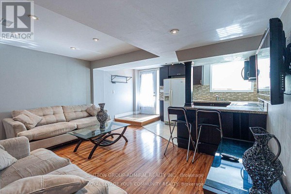 Room 1 - 111 Deerwood Crescent, Richmond Hill, ON L4E4B3 Photo 2