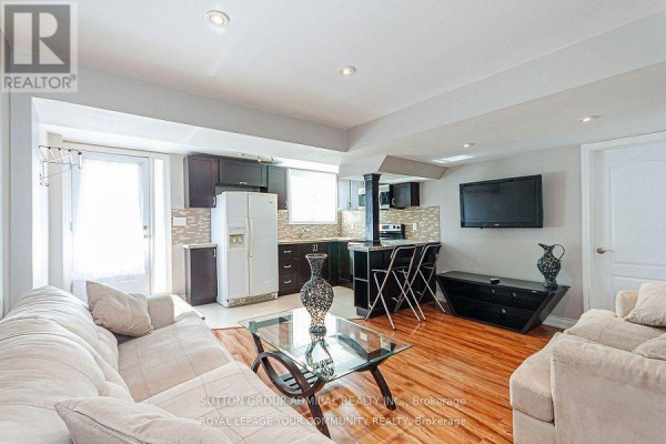 Room 1 - 111 Deerwood Crescent, Richmond Hill, ON L4E4B3 Photo 3