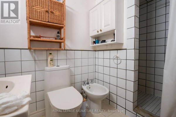 Kitchen - Room #1 & #2 - 674 Abana Road, Mississauga, ON L5A1H4 Photo 4