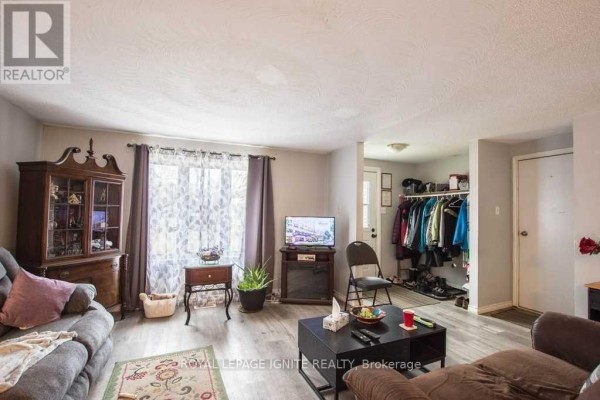 Room# 1u - 170 Hickling Trail, Barrie, ON, photo 2
