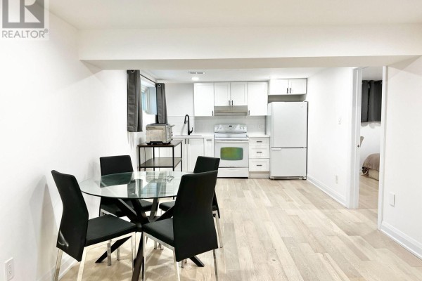 Room 2 - 2 Pannahill Road, Toronto