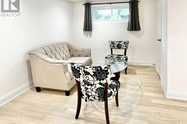 Room 2 - 2 Pannahill Road, Toronto, ON M3H4N3 Photo 4