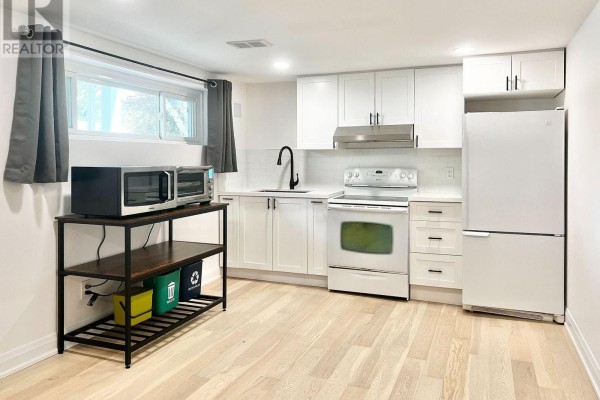 Room 2 - 2 Pannahill Road, Toronto, ON M3H4N3 Photo 5