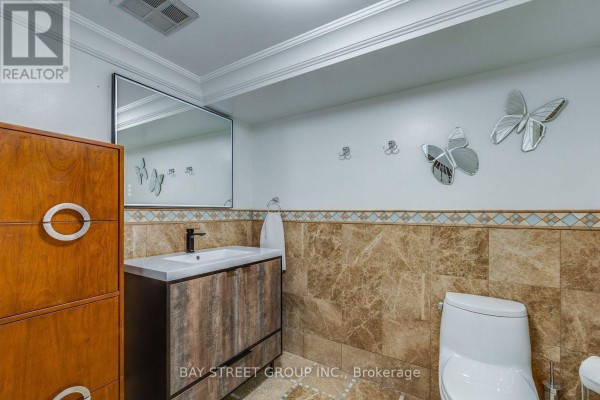 Room 2 - 217 Mutual Street, Toronto, ON M5B2B4 Photo 4