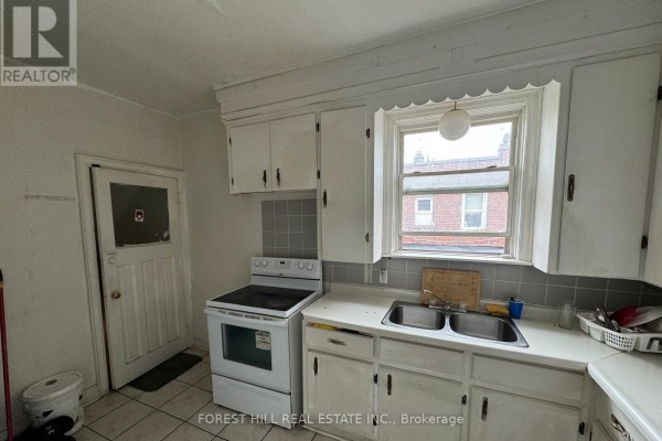 Room 2 Second Floor - 745 Barton Street E, Hamilton, ON, photo 2