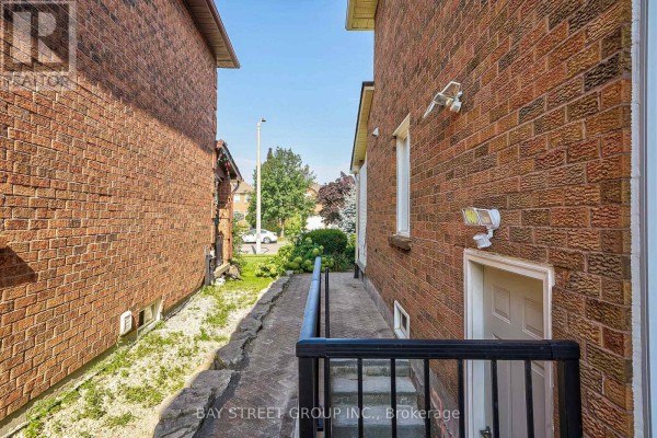 Kitchen - Room A - 169 Killian Road, Vaughan, ON L6A1A8 Photo 4
