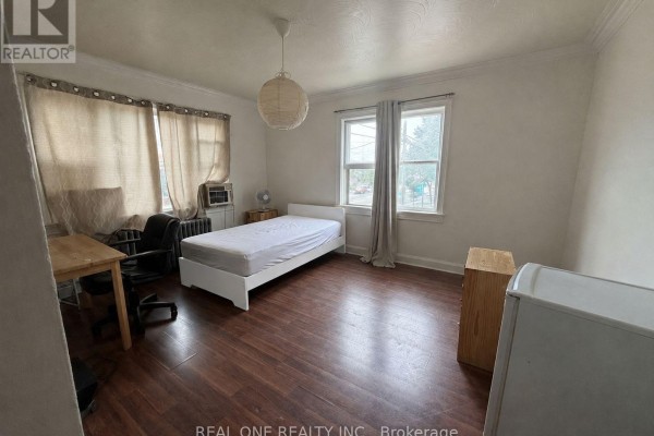 Residential Commercial Mix for rent at Room2 - 3287 Lake Shore Boulevard W, Toronto, ON - MLS® S6iAuI
