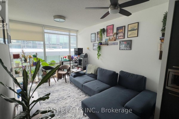 Kitchen - S301 - 455 Front Street E, Toronto, ON M5A0G2 Photo 3