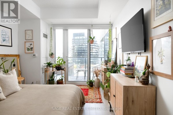 Bedroom - S515 - 120 Bayview Avenue, Toronto, ON M5A0G4 Photo 3
