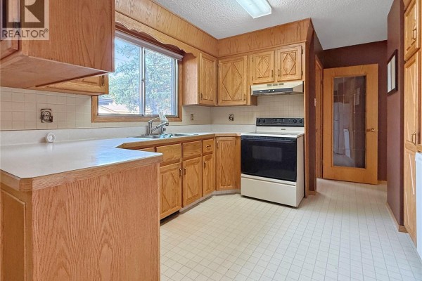 Dining room - Se 477 3rd Avenue Se, Swift Current, SK S9H3K9 Photo 4