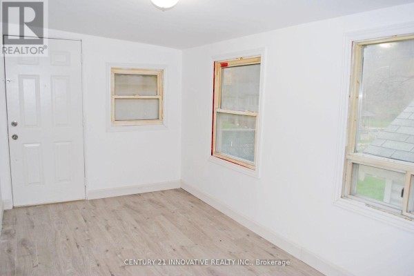 Studio - 42 St Dunstan Drive, Toronto, ON M1L2V5 Photo 2