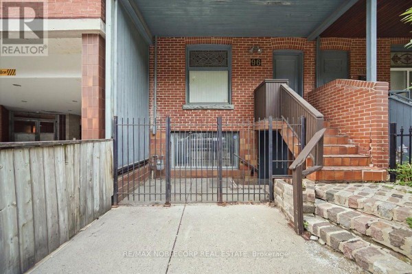 Primary Bedroom - Suite 1 - 96 Granby Street, Toronto, ON M5B1J1 Photo 3