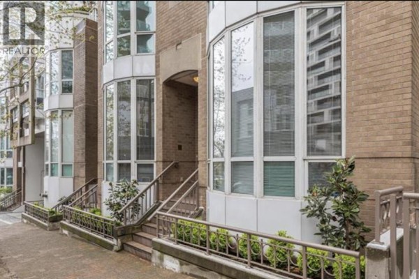 T19 1501 Howe Street, Vancouver, BC V6Z2P8 Photo 2