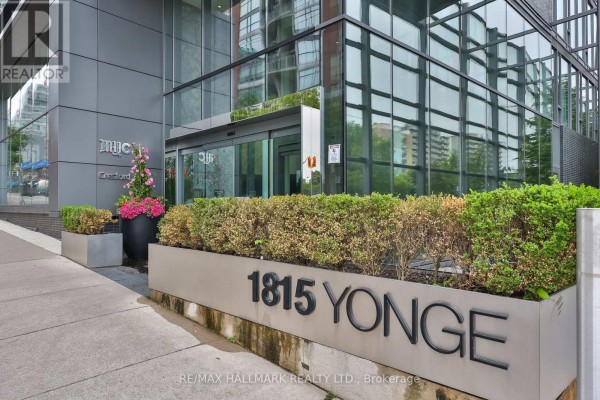 Living room - Th-103 - 1815 Yonge Street, Toronto, ON M4T2A4 Photo 2