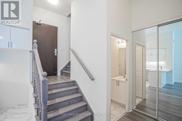 Th 104 - 39 Annie Craig Drive, Toronto, ON, photo 3