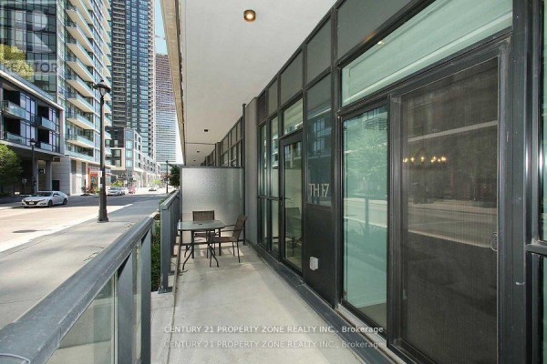 Th-17 - 4055 Parkside Village Drive, Mississauga, ON, photo 2